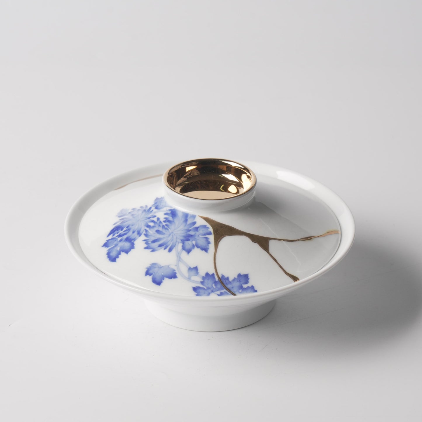 Chrysanthemum & Golden Ginkgo — 7.5" Song Porcelain Covered Bowl with Warming Stand