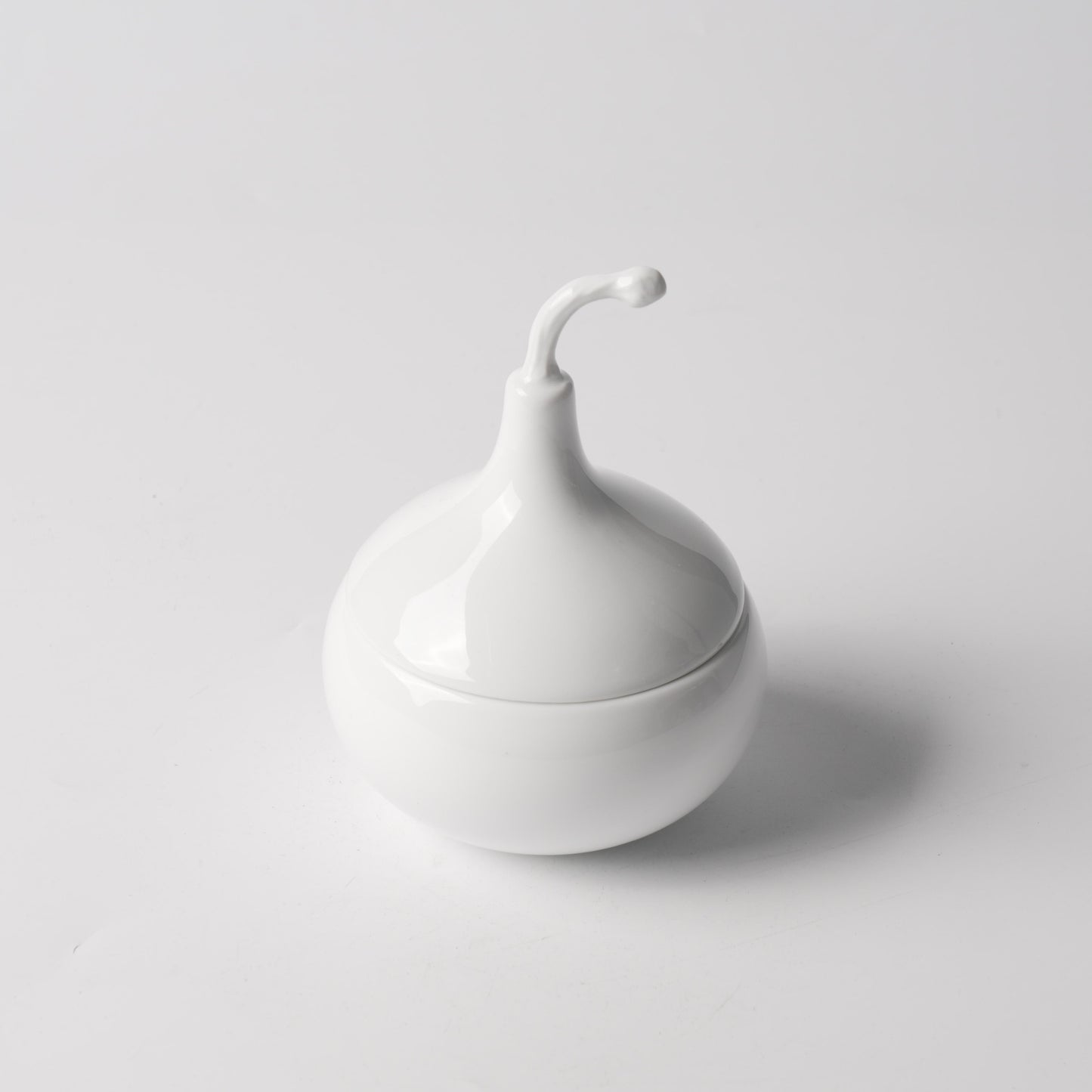 Fu Lu Gold — 6.5" Tengyun Saucer & Meissen White Gourd Double-Boiler Jar