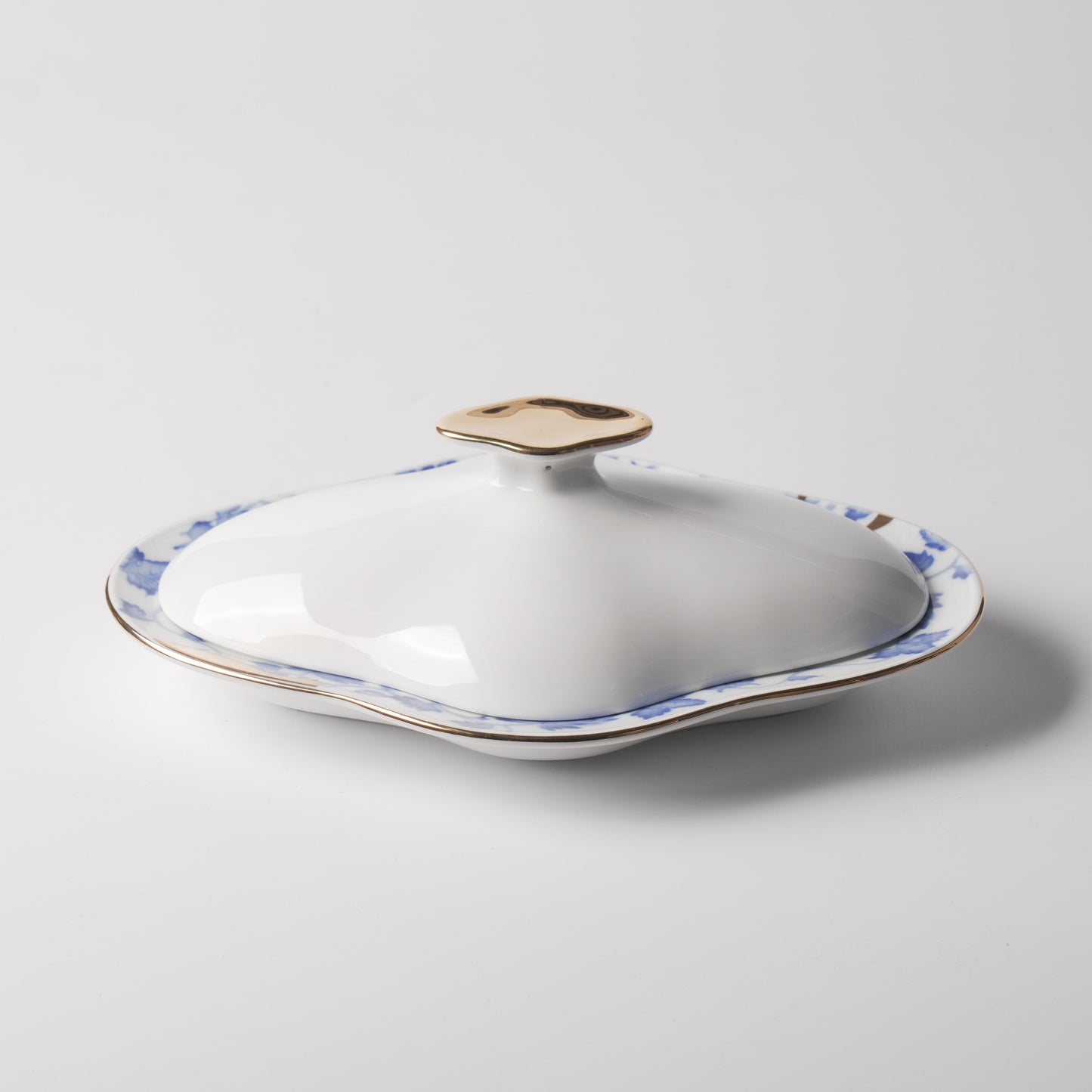 Chrysanthemum & Golden Ginkgo — 11" Baoxiang Divided Platter with Ice Dome Lid