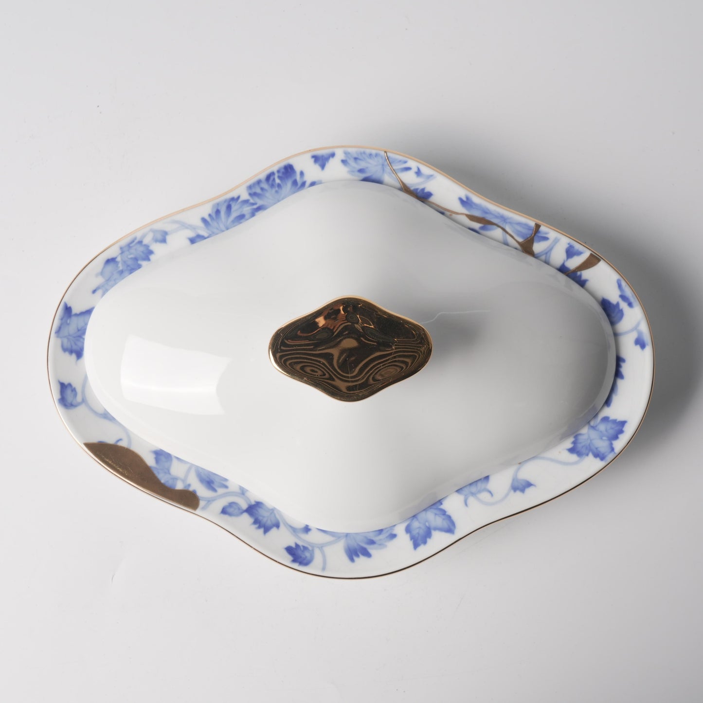 Chrysanthemum & Golden Ginkgo — 11" Baoxiang Divided Platter with Ice Dome Lid