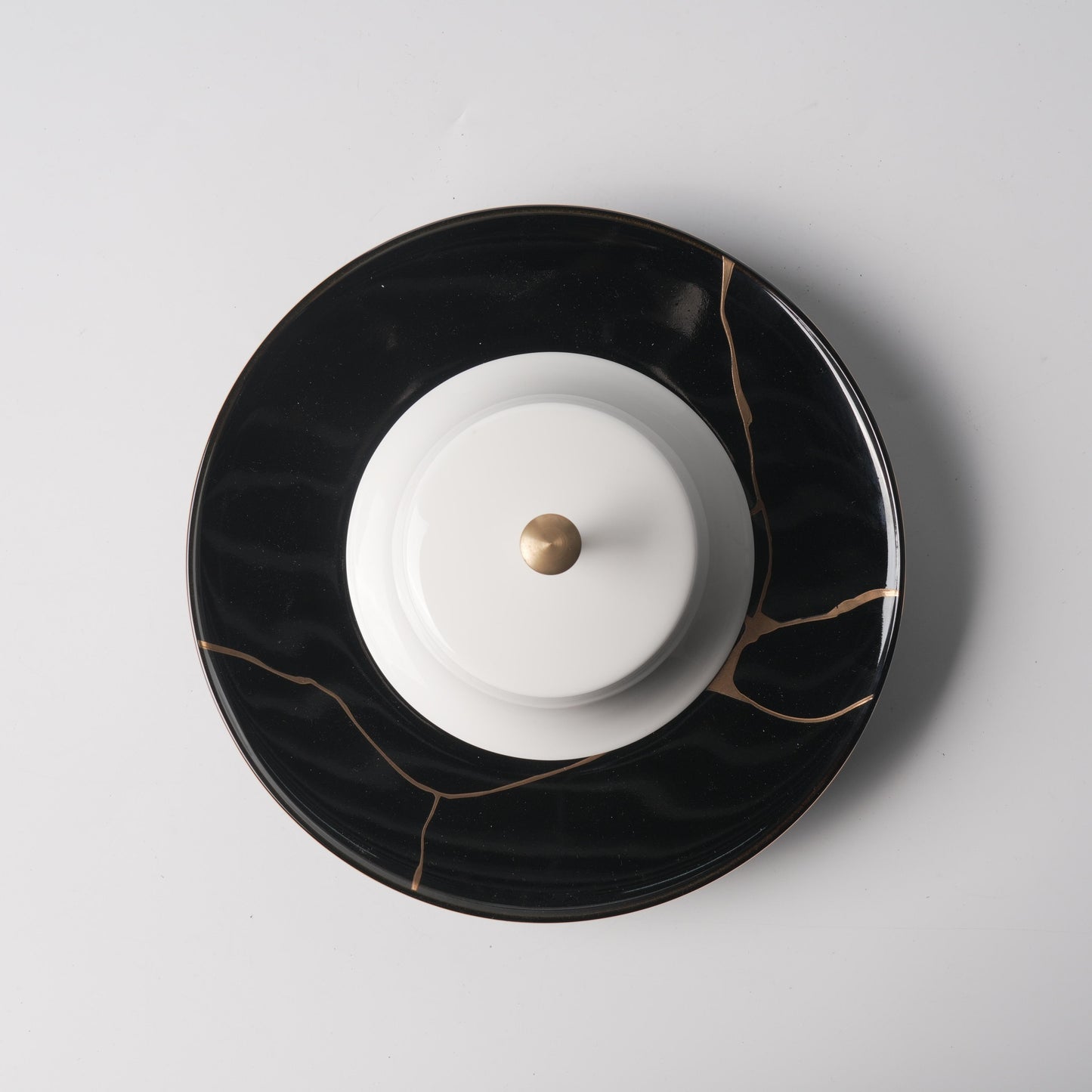 Chrysanthemum & Golden Ginkgo — 9" Wujin Kintsugi Plate & 6.5" Reverse-Arc Dome Lid with Brass Knob