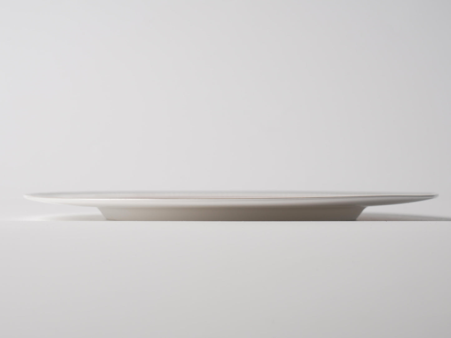 Gold Thread — 11" Flat Dinner Plate