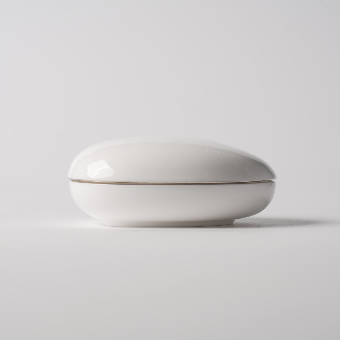 Fudou — 5" Oval Covered Bowl in White and Platinum