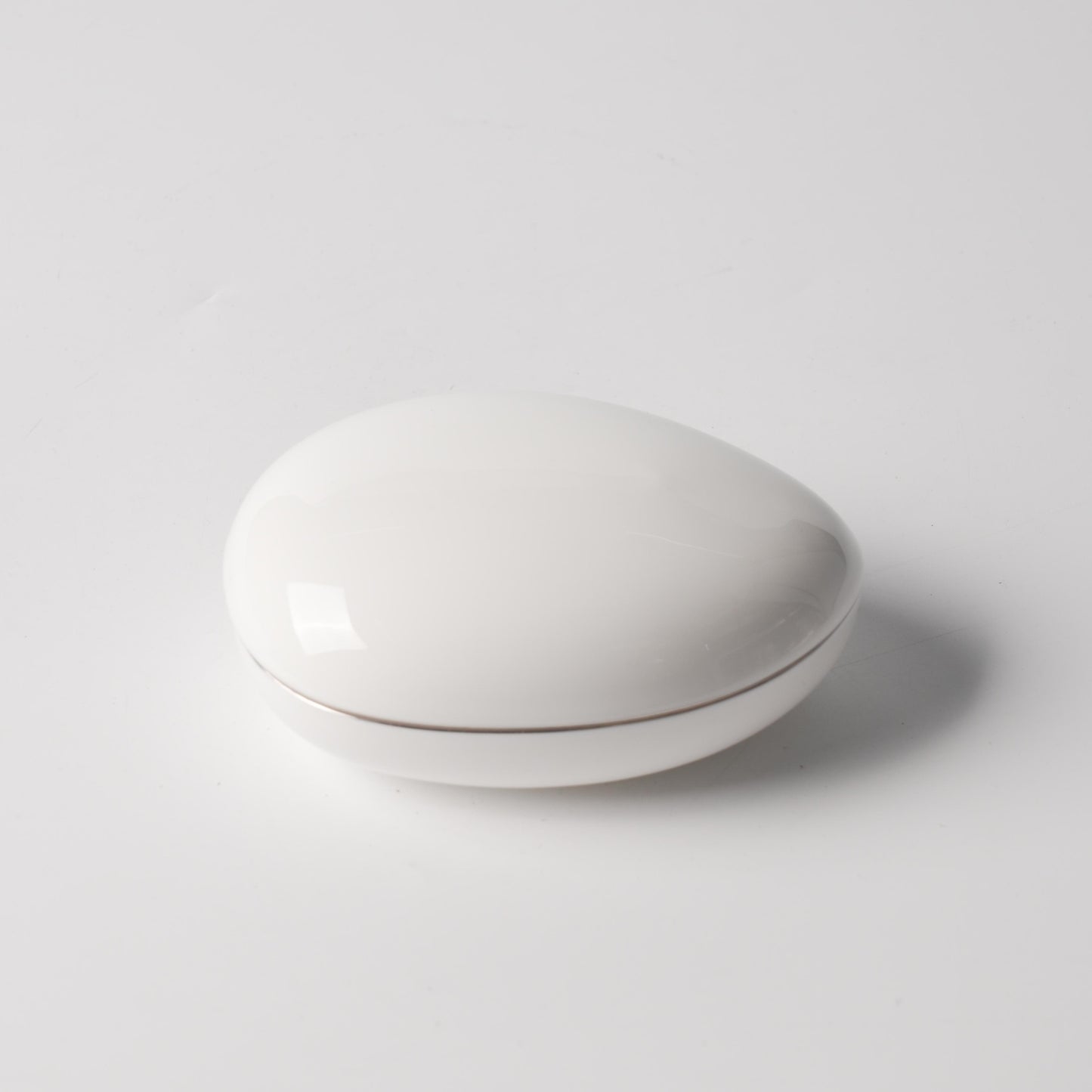 Fudou — 5" Oval Covered Bowl in White and Platinum
