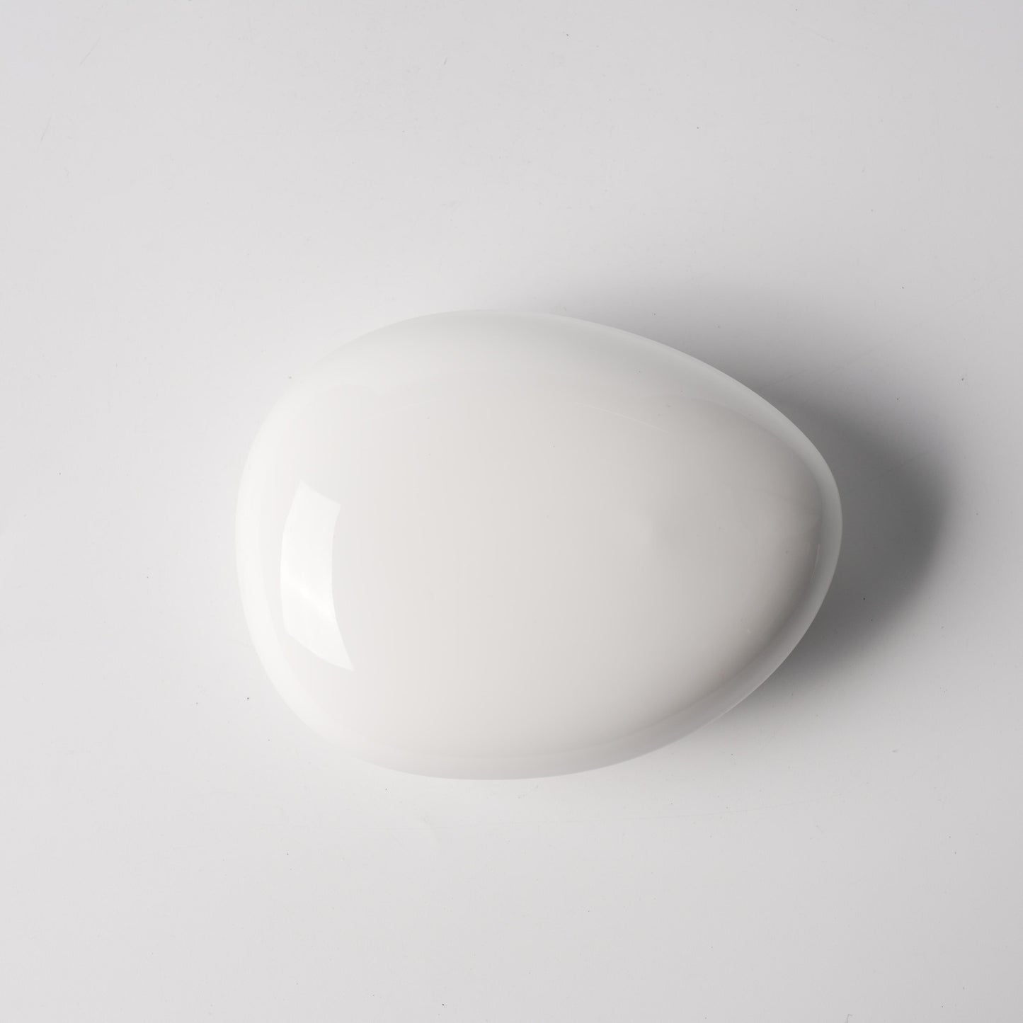 Fudou — 5" Oval Covered Bowl in White and Platinum