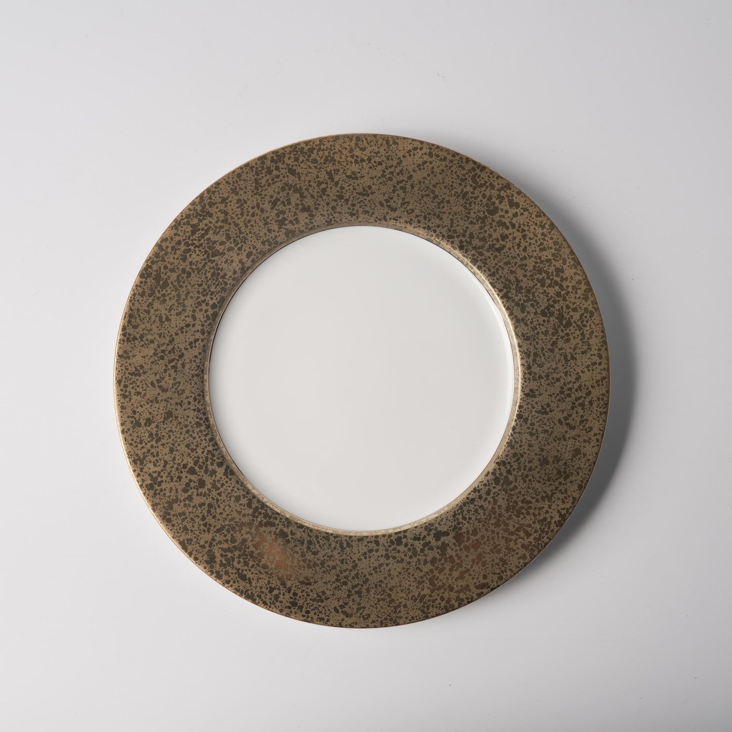 Gold Speckle Wide-Rim Porcelain Flat Plate
