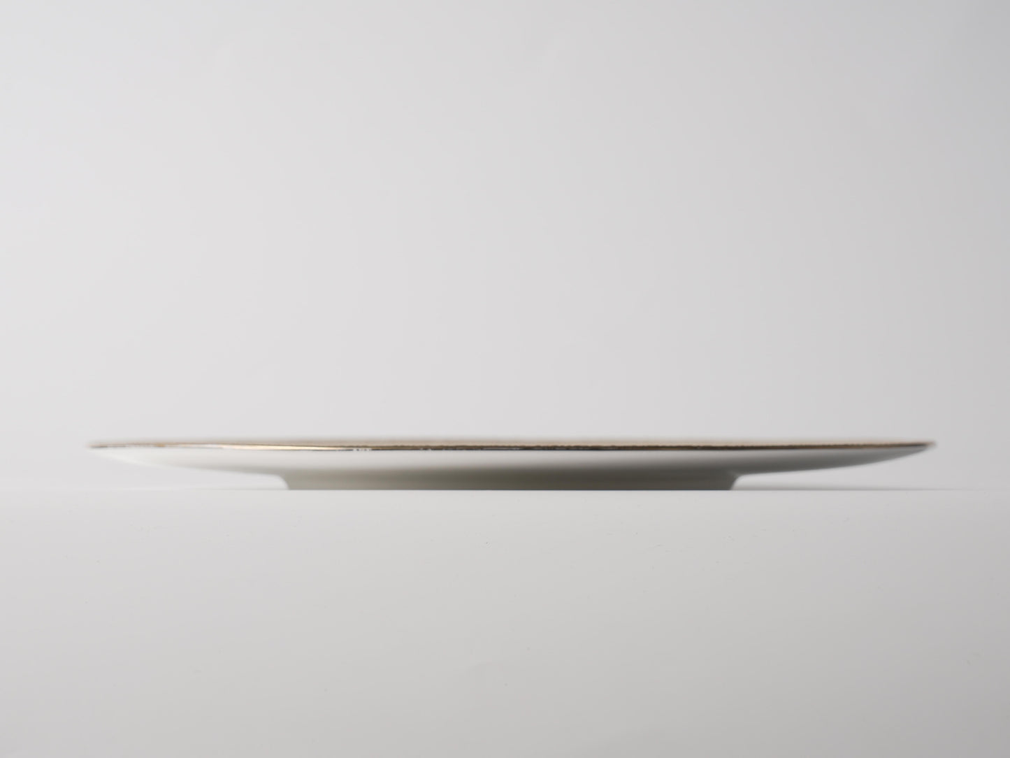 Gold Leather Texture Wide-Rim Display Plate