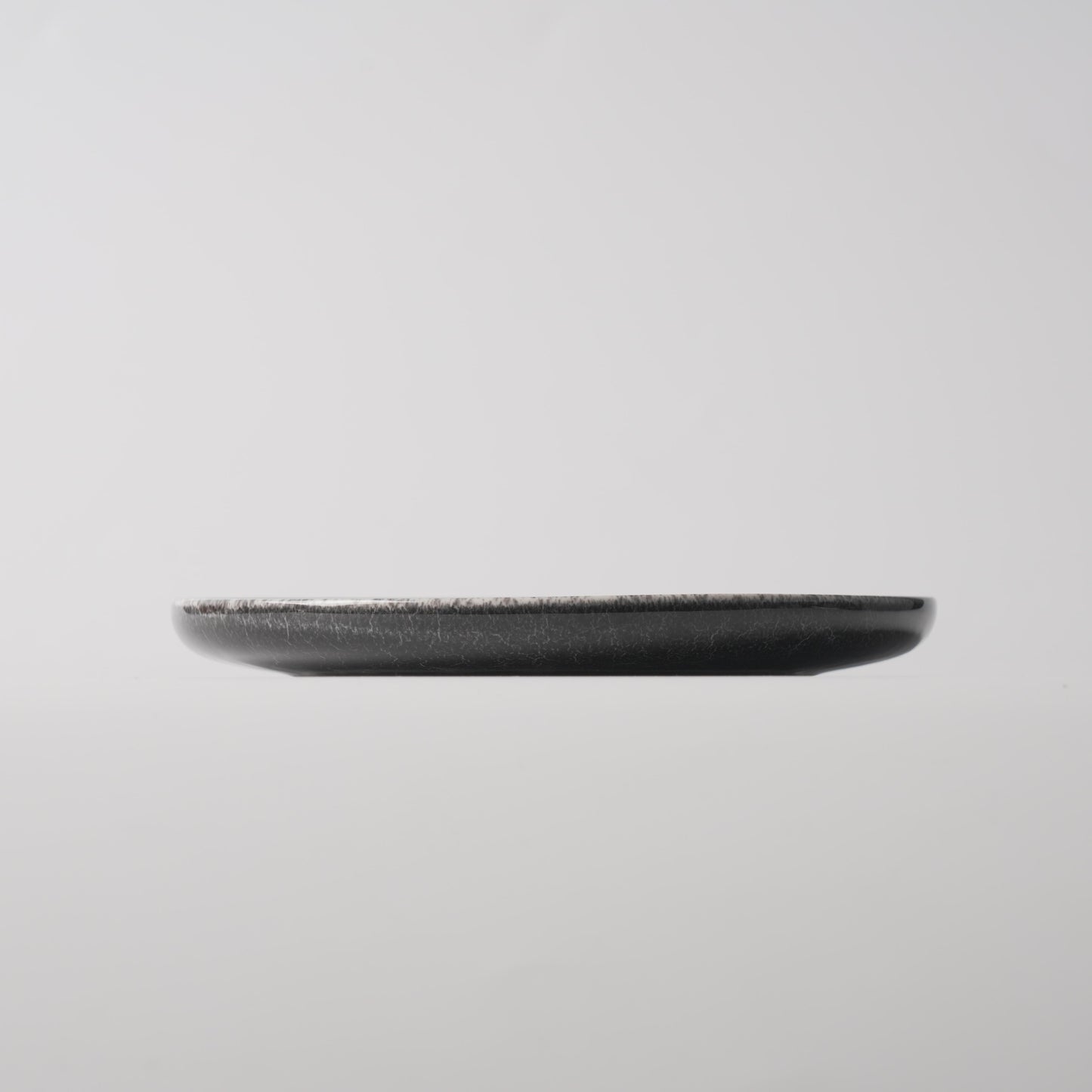 Black Ice-Crack Glaze Raised-Rim Round Plate