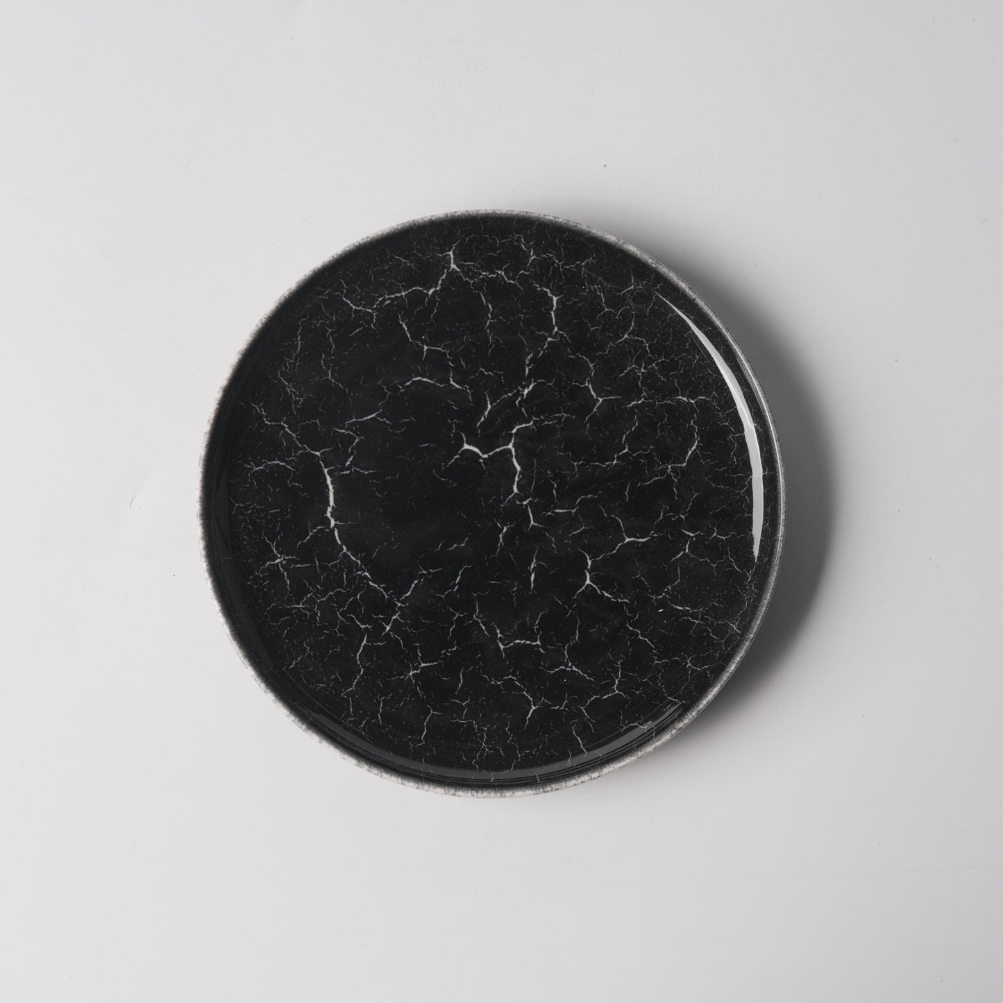 Black Ice-Crack Glaze Raised-Rim Round Plate