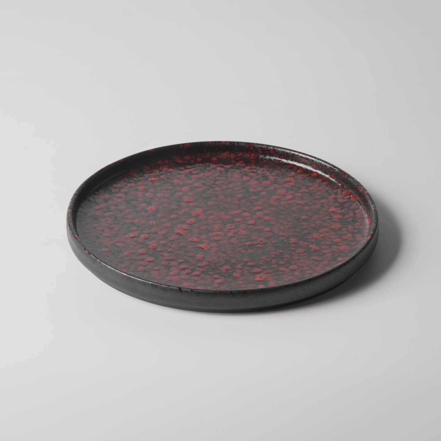 Lava Burst Glaze Raised-Rim Round Plate