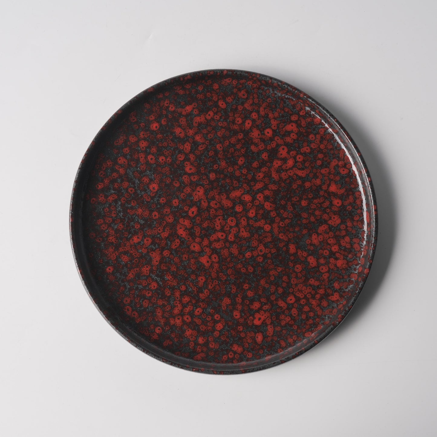 Lava Burst Glaze Raised-Rim Round Plate
