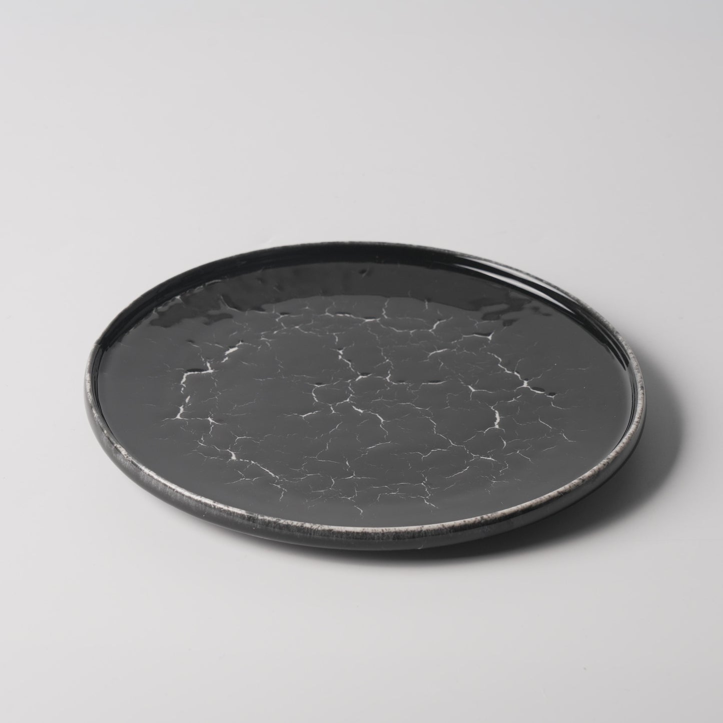 Black Ice-Crack Glaze Raised-Rim Round Plate